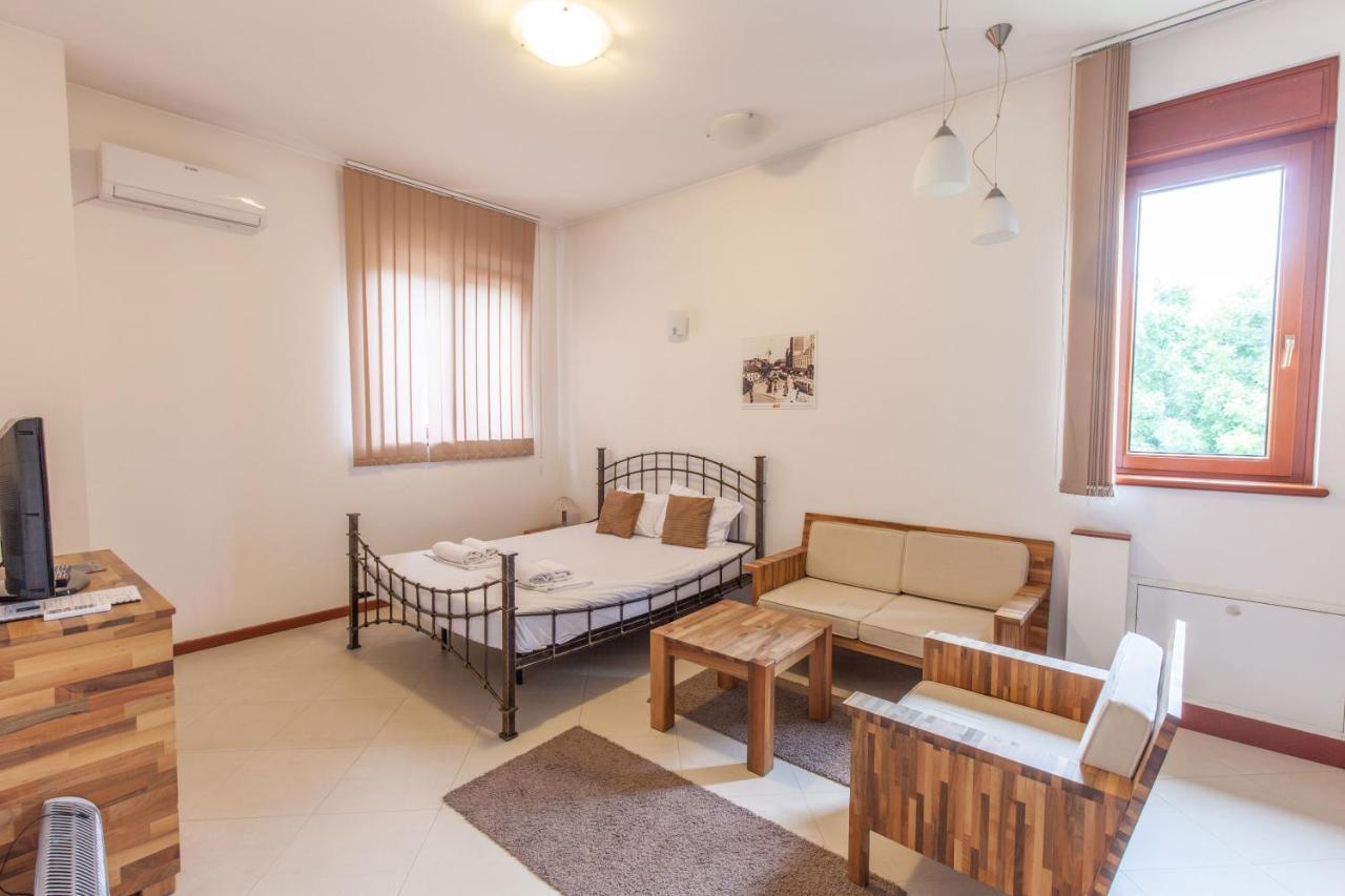 The Belgrade Hills Rooms And Suites Exterior foto